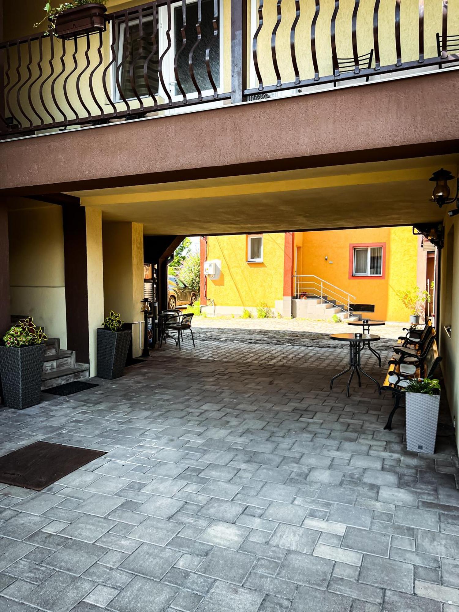 Pensiune Carpati Hunedoara Exterior photo